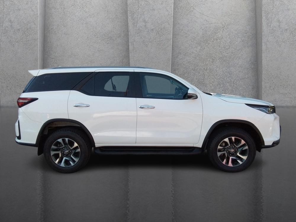Toyota Fortuner 2.4 Gd-6 Rb At