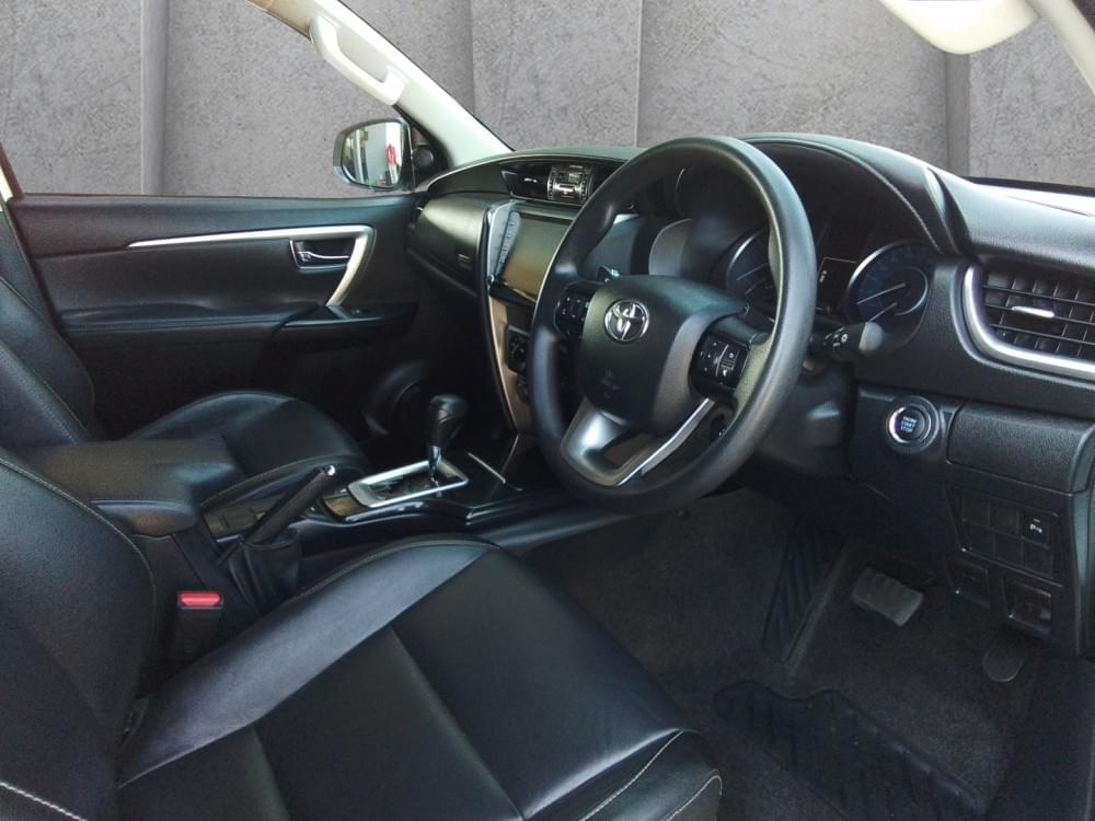 Toyota Fortuner 2.4 Gd-6 Rb At