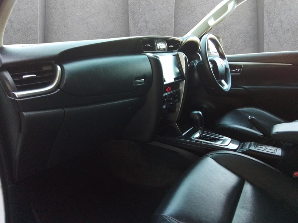 Toyota Fortuner 2.4 Gd-6 Rb At