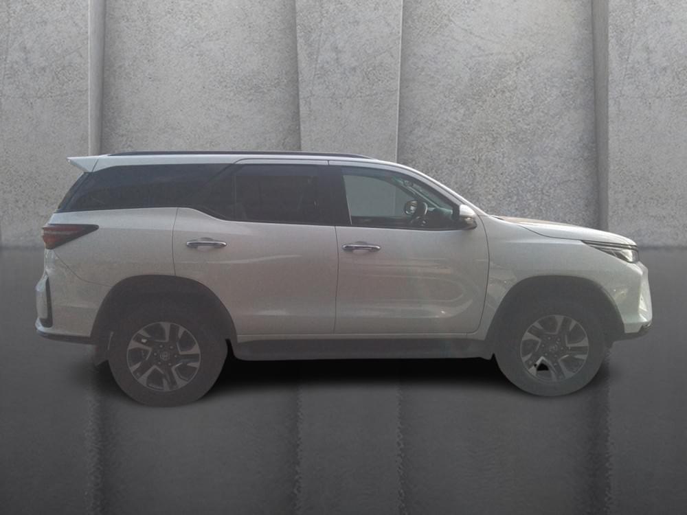 Toyota Fortuner 2.4 Gd-6 Rb At