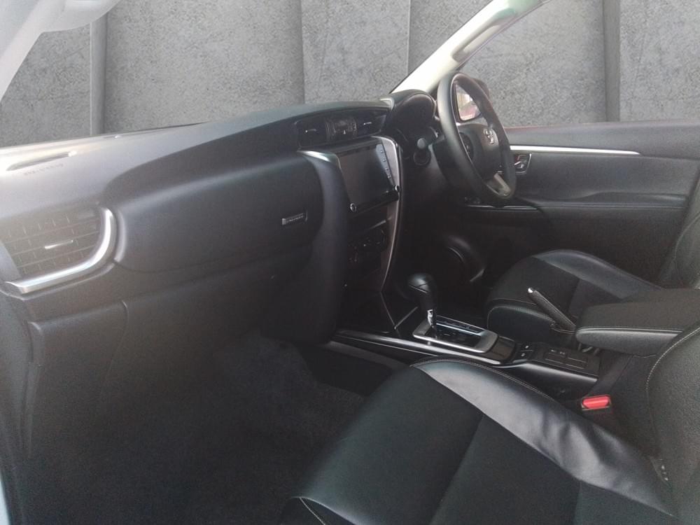 Toyota Fortuner 2.4 Gd-6 Rb At
