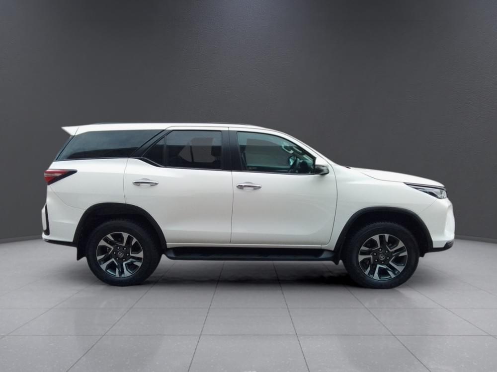 Toyota Fortuner 2.4 Gd-6 Rb At