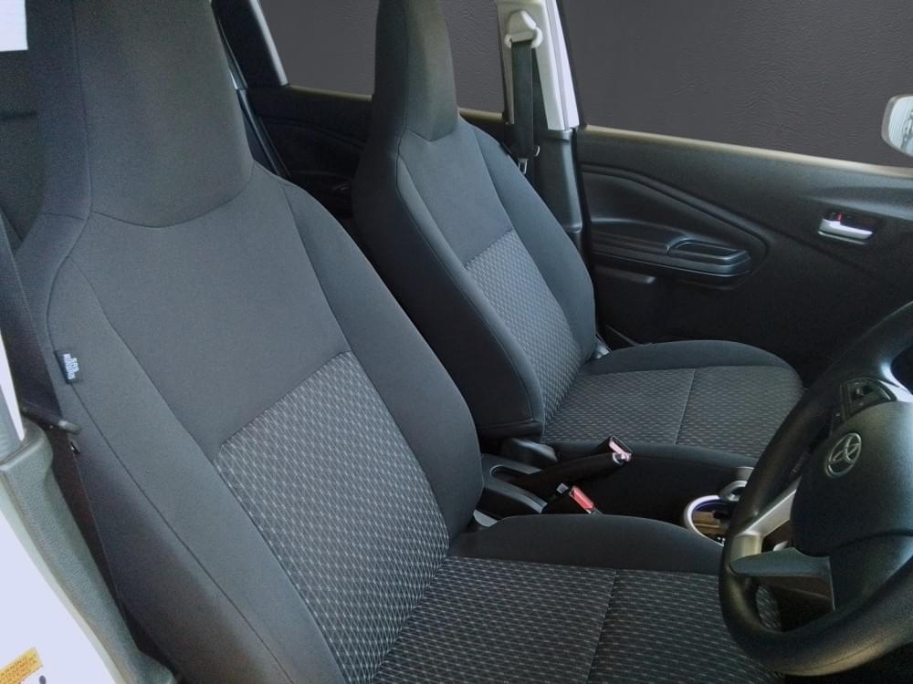Toyota Vitz 1.0 Xr Amt