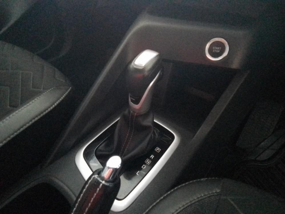 Nissan Magnite 1.0 Acenta Plus Cvt Oled