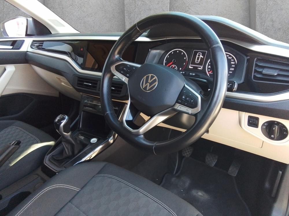 Volkswagen Polo Sedan 1.6 Life