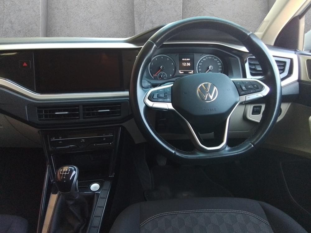 Volkswagen Polo Sedan 1.6 Life