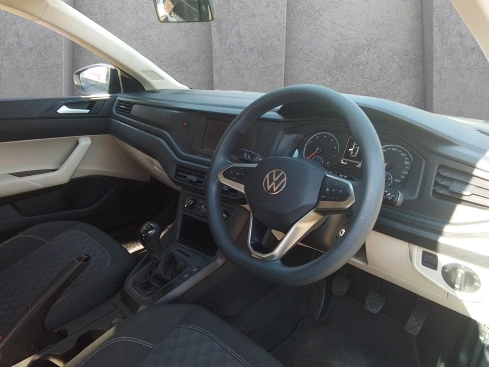 Volkswagen Polo Sedan 1.6 Base