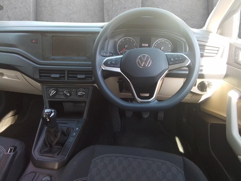 Volkswagen Polo Sedan 1.6 Base