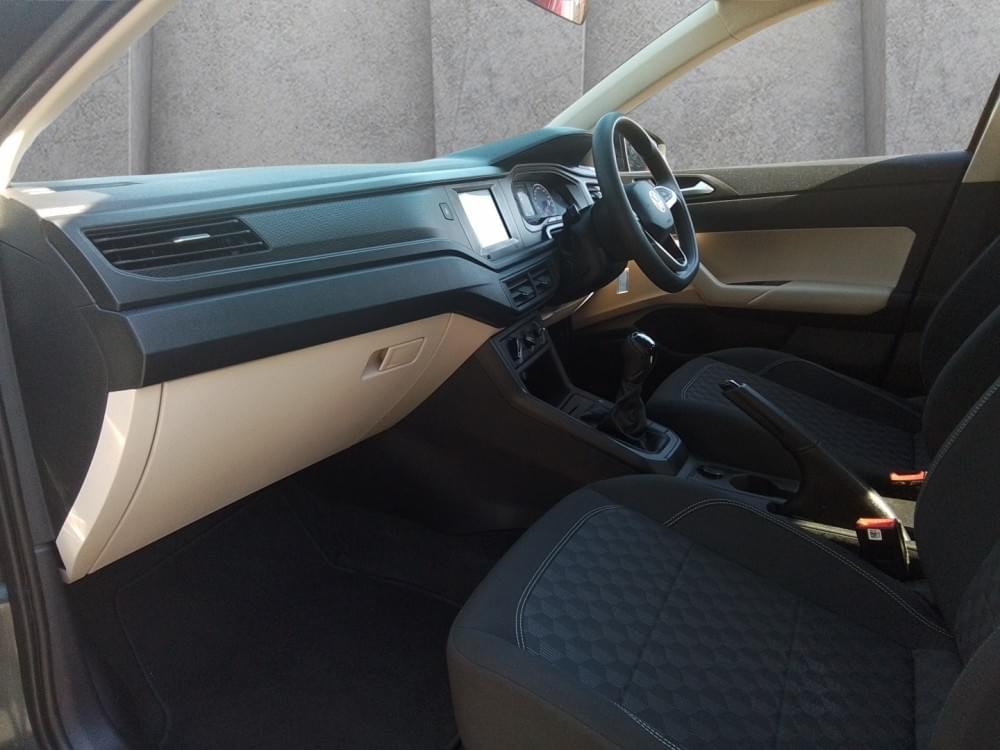 Volkswagen Polo Sedan 1.6 Base