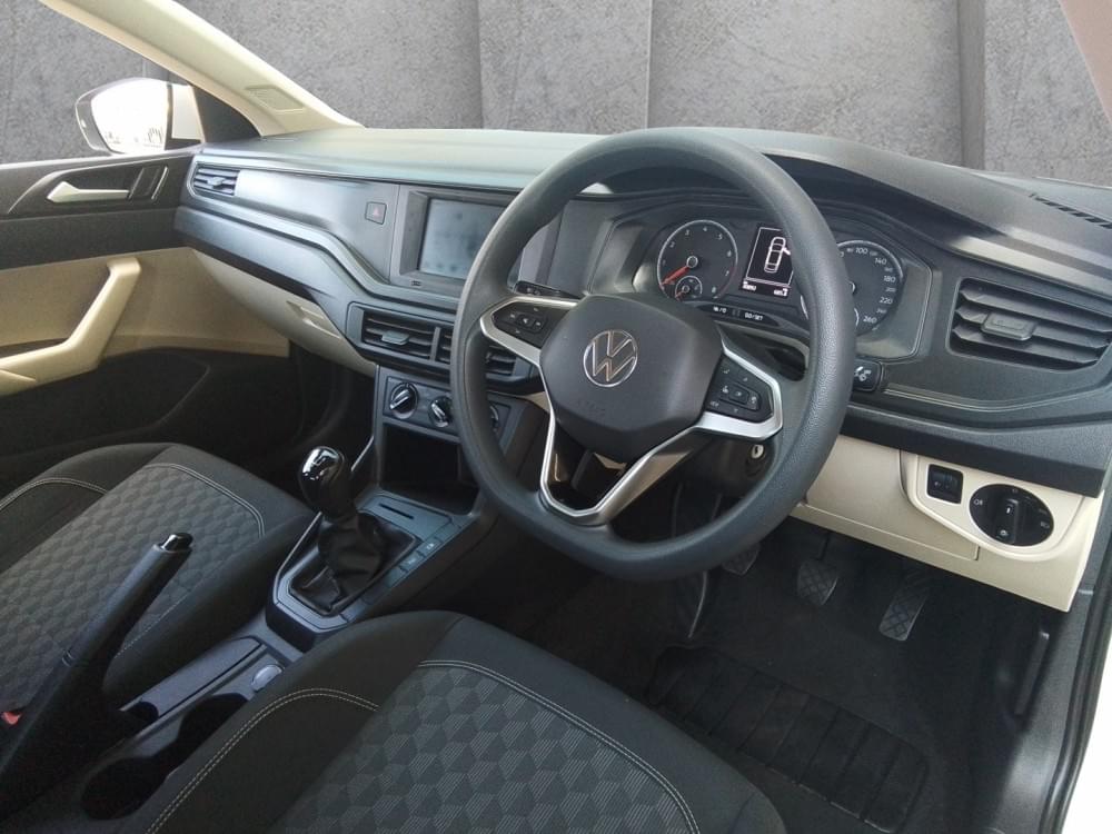 Volkswagen Polo Sedan 1.6 Base