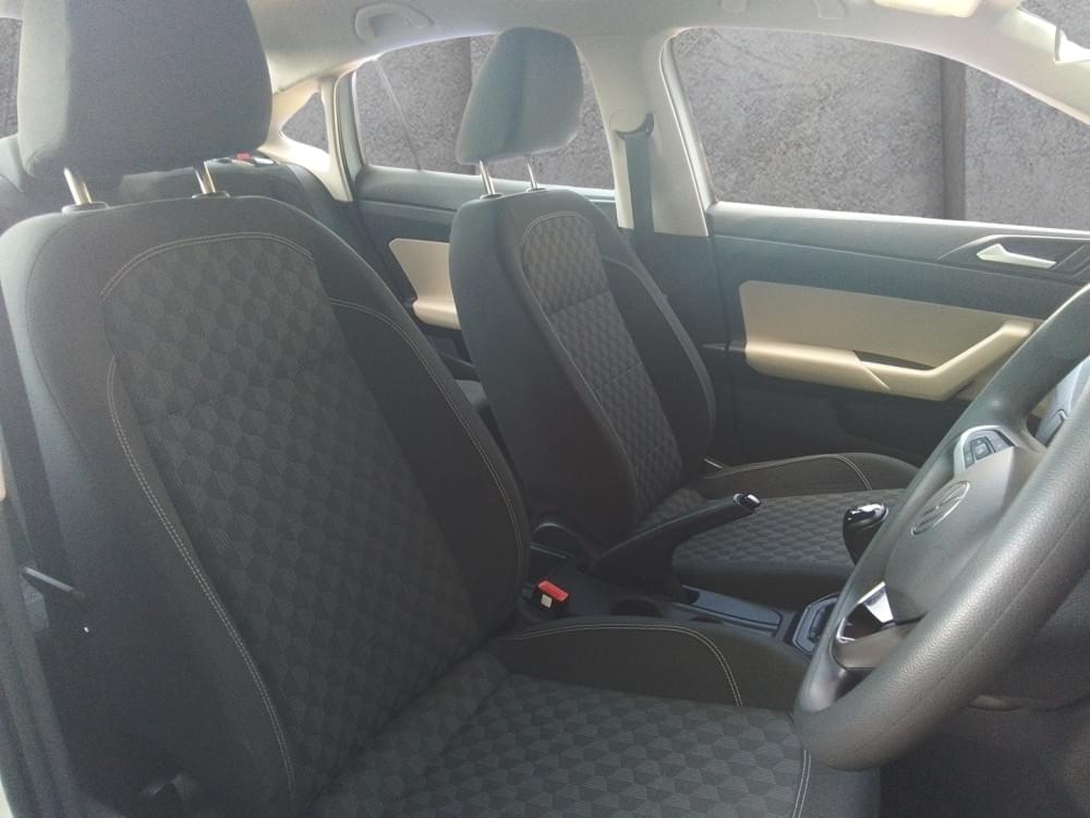 Volkswagen Polo Sedan 1.6 Base