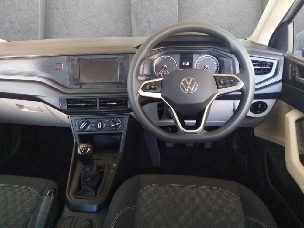 Volkswagen Polo Sedan 1.6 Base