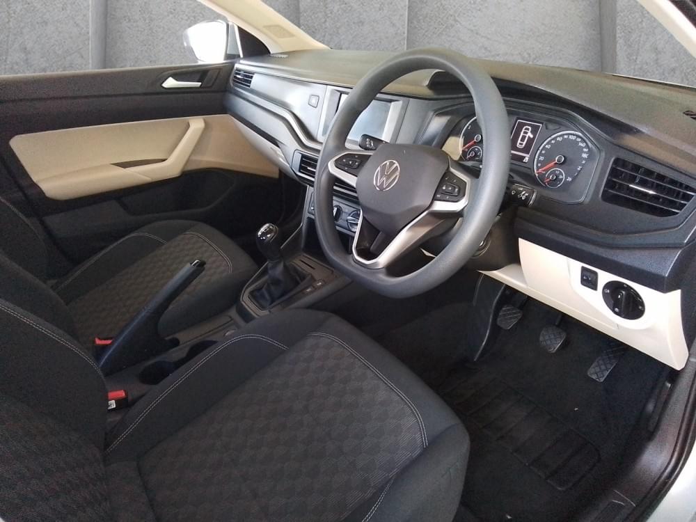 Volkswagen Polo Sedan 1.6 Base