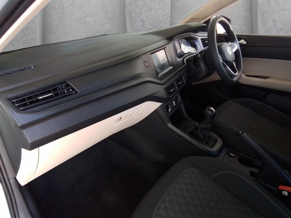 Volkswagen Polo Sedan 1.6 Base