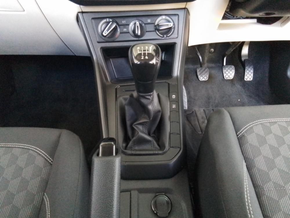 Volkswagen Polo Sedan 1.6 Base
