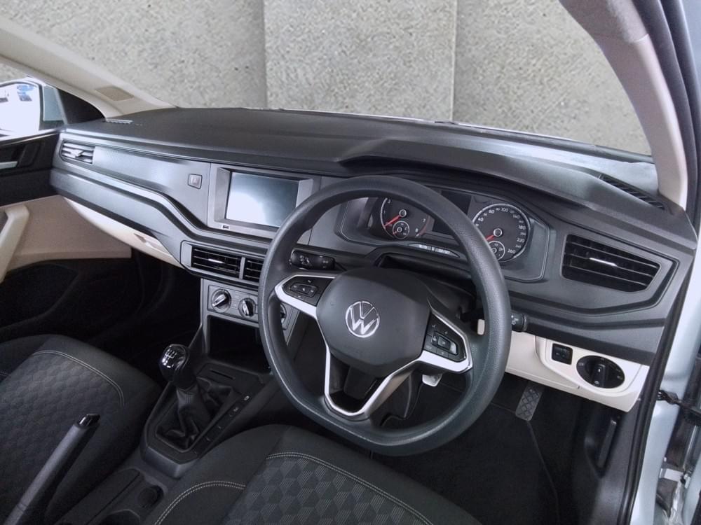 Volkswagen Polo Sedan 1.6 Base