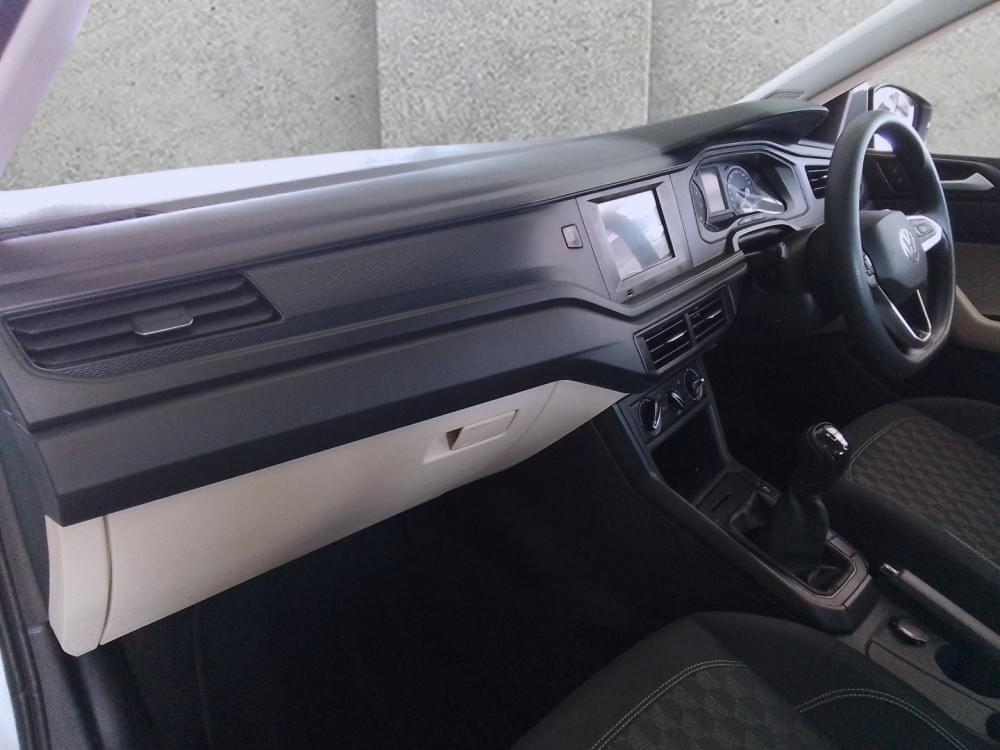 Volkswagen Polo Sedan 1.6 Base