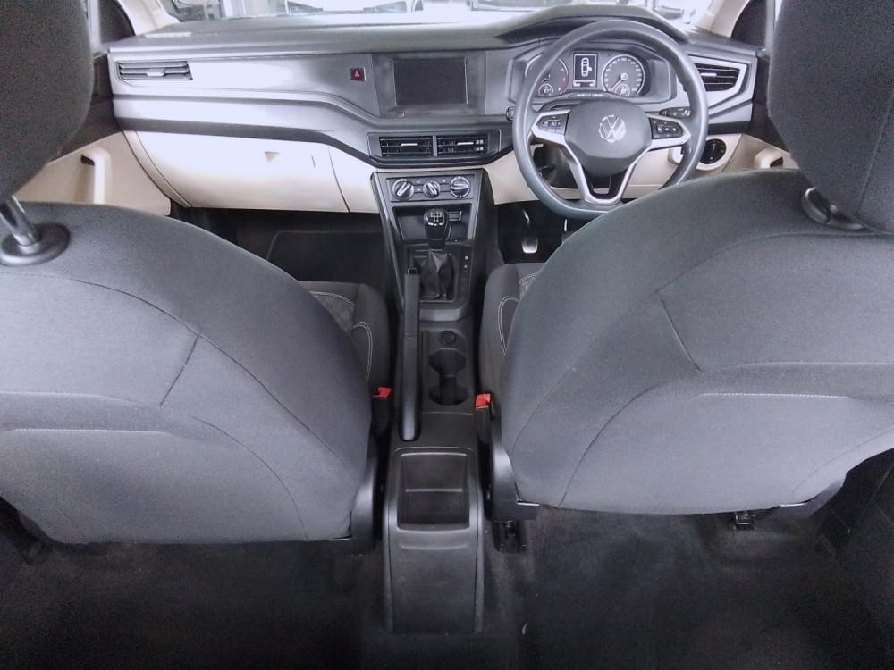 Volkswagen Polo Sedan 1.6 Base