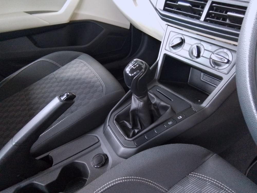 Volkswagen Polo Sedan 1.6 Base