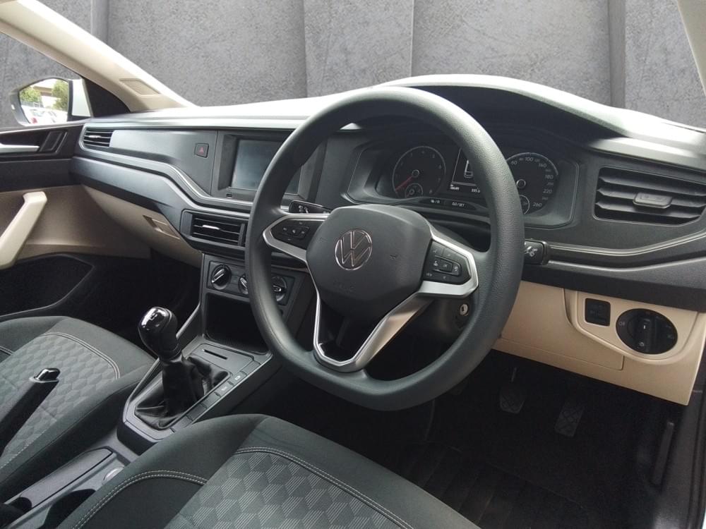 Volkswagen Polo Sedan 1.6 Base