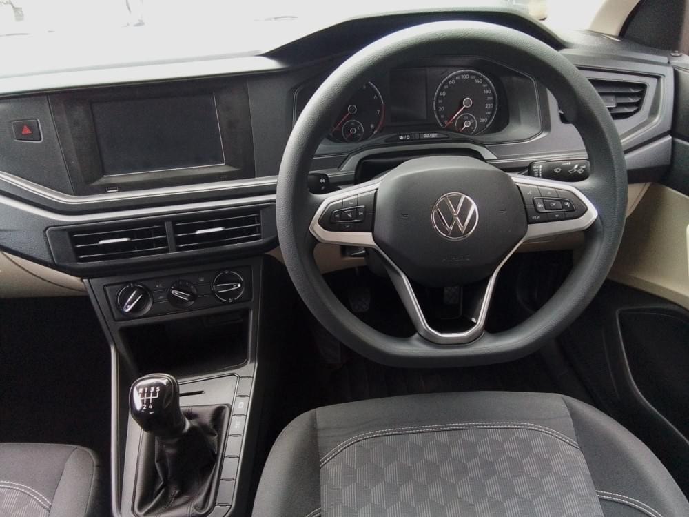 Volkswagen Polo Sedan 1.6 Base