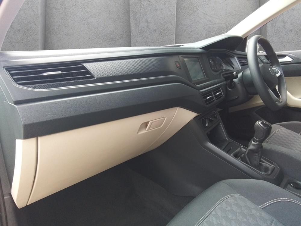 Volkswagen Polo Sedan 1.6 Base