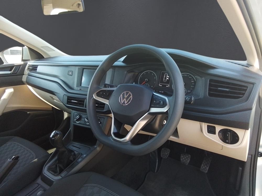 Volkswagen Polo Sedan 1.6 Base