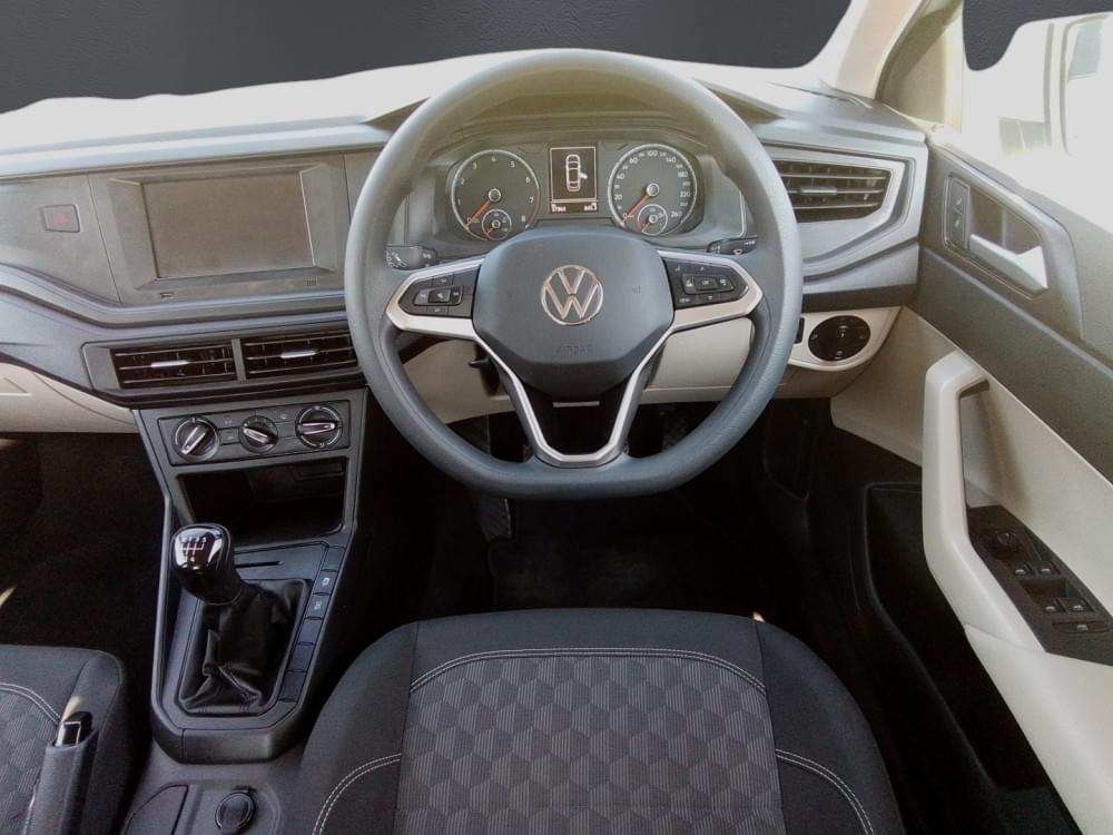 Volkswagen Polo Sedan 1.6 Base