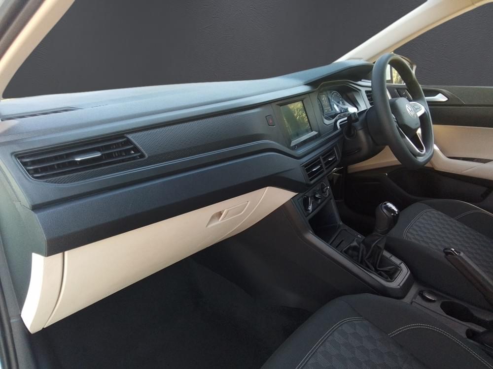 Volkswagen Polo Sedan 1.6 Base