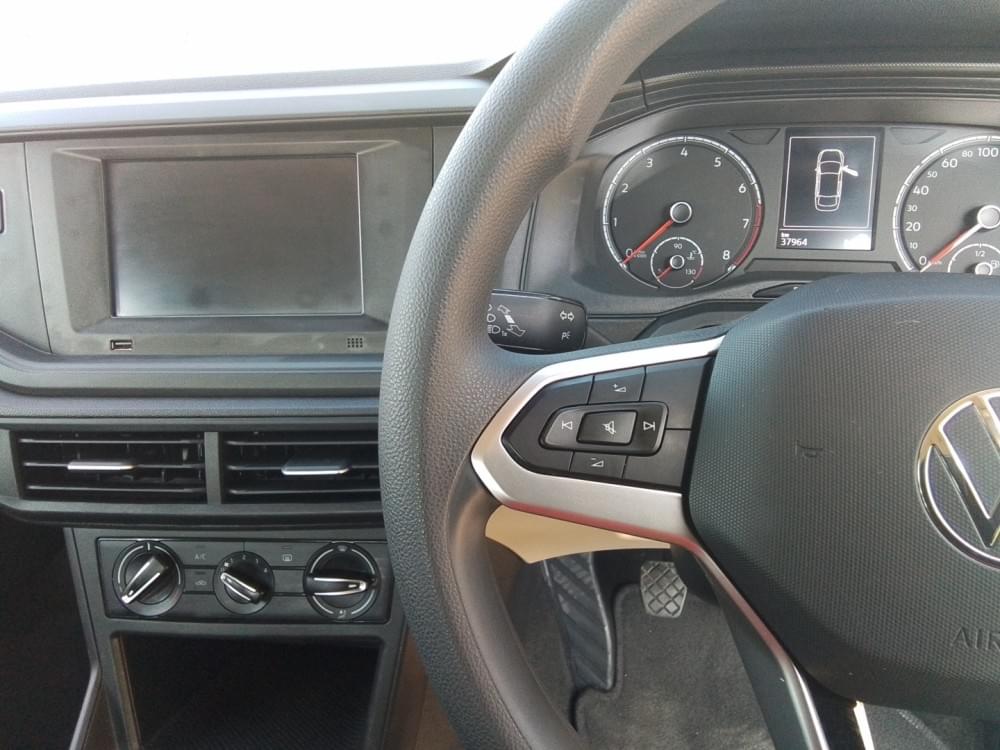 Volkswagen Polo Sedan 1.6 Base