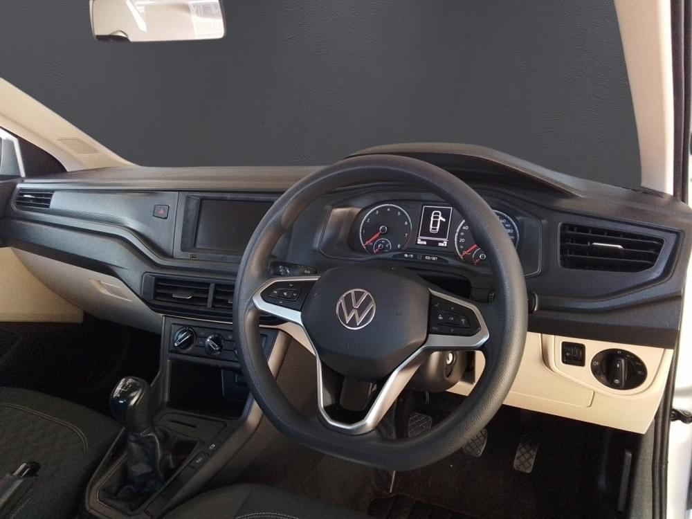 Volkswagen Polo Sedan 1.6 Base