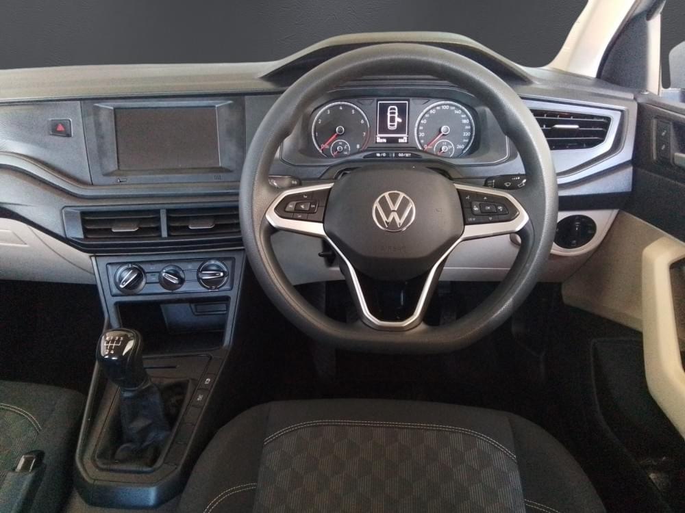 Volkswagen Polo Sedan 1.6 Base