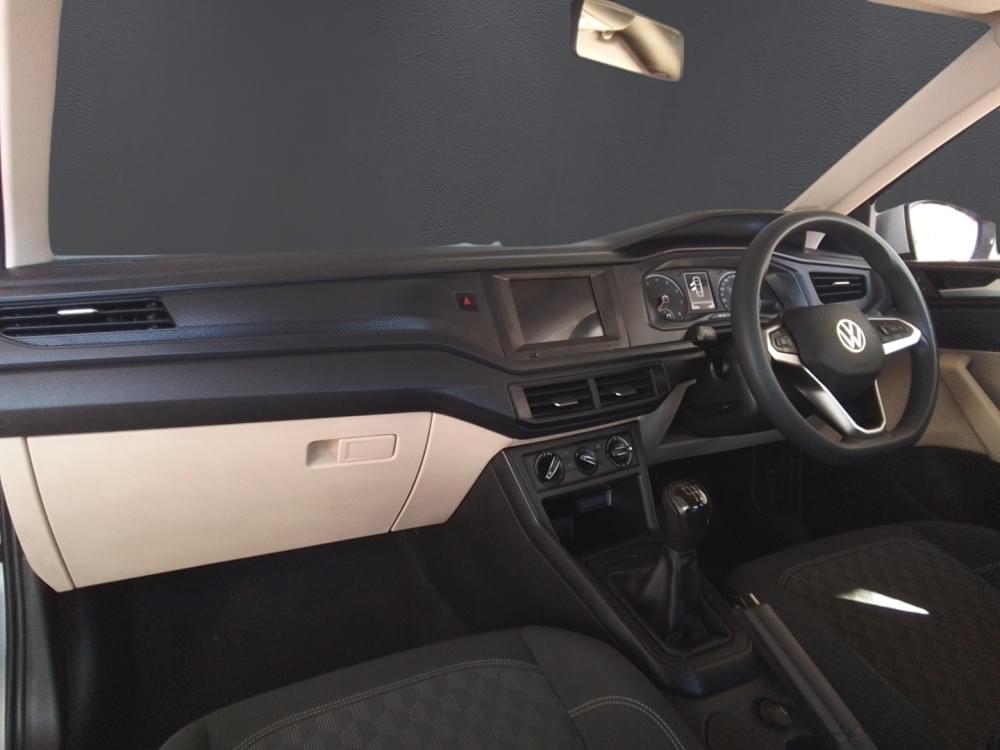 Volkswagen Polo Sedan 1.6 Base