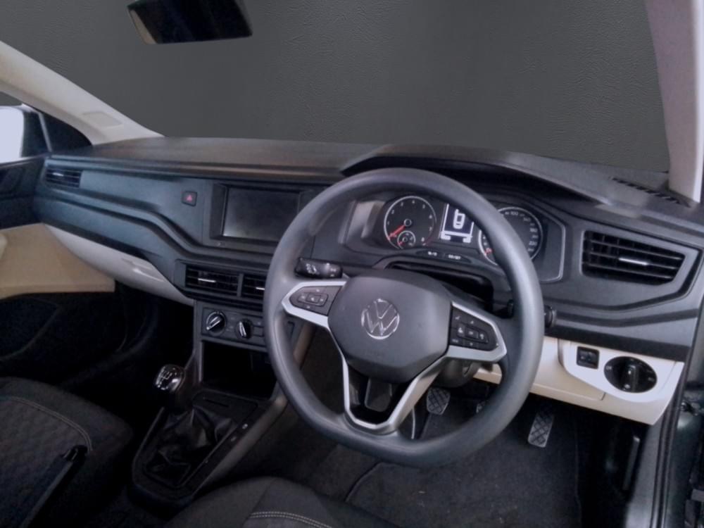 Volkswagen Polo Sedan 1.6 Base