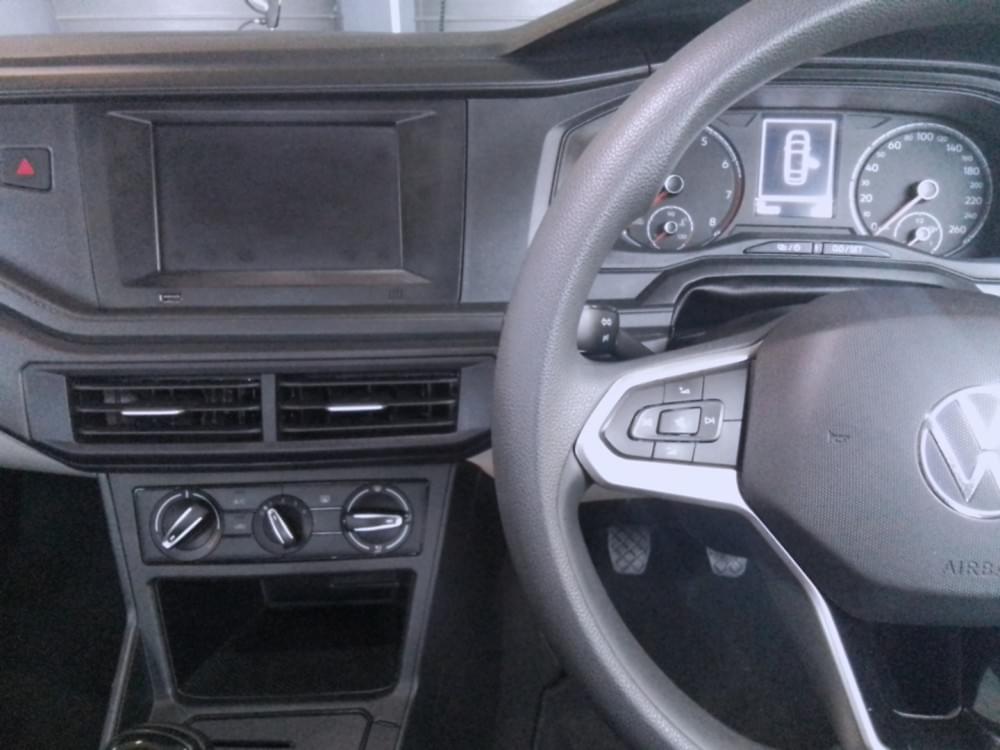 Volkswagen Polo Sedan 1.6 Base