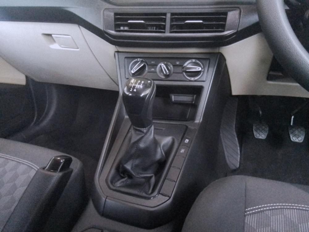 Volkswagen Polo Sedan 1.6 Base
