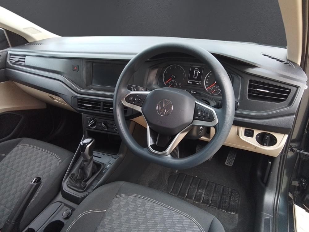 Volkswagen Polo Sedan 1.6 Tiptronic