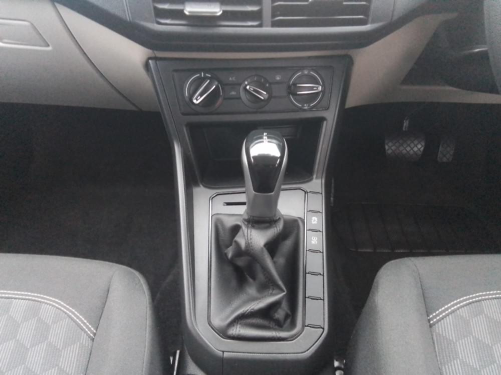 Volkswagen Polo Sedan 1.6 Tiptronic