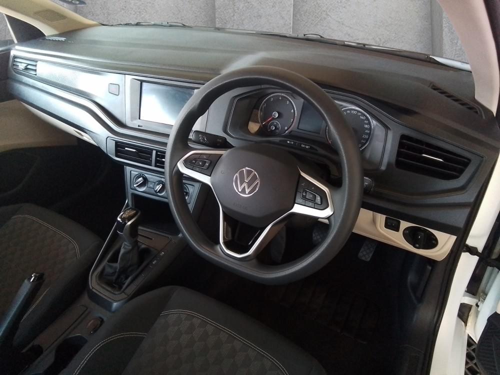 Volkswagen Polo Sedan 1.6 Tiptronic
