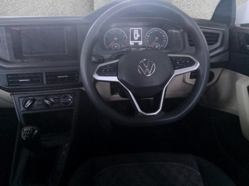 Volkswagen Polo Sedan 1.6 Base