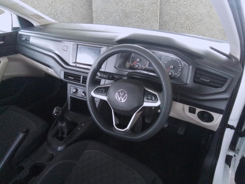 Volkswagen Polo Sedan 1.6 Base