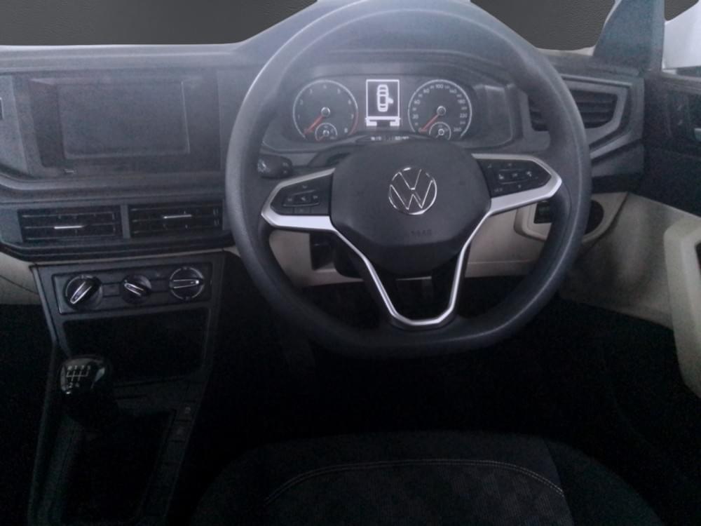 Volkswagen Polo Sedan 1.6 Base