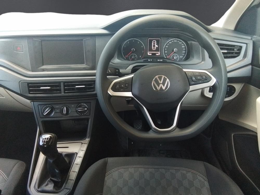 Volkswagen Polo Sedan 1.6 Base