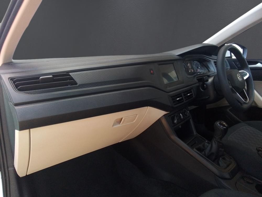 Volkswagen Polo Sedan 1.6 Base