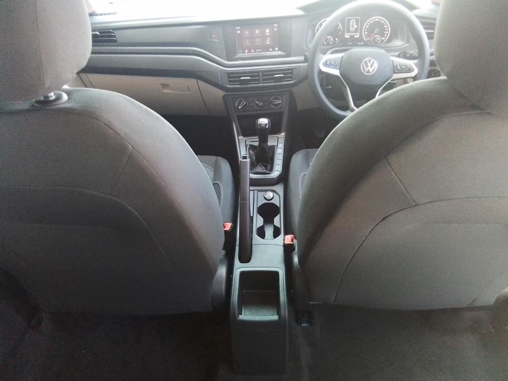 Volkswagen Polo Sedan 1.6 Base